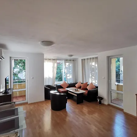 Apartment By The Sea Garden *