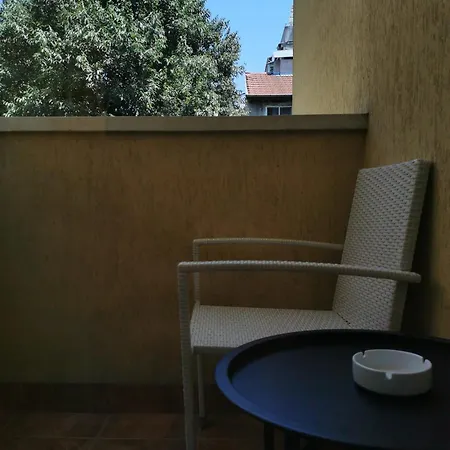 Apartment By The Sea Garden